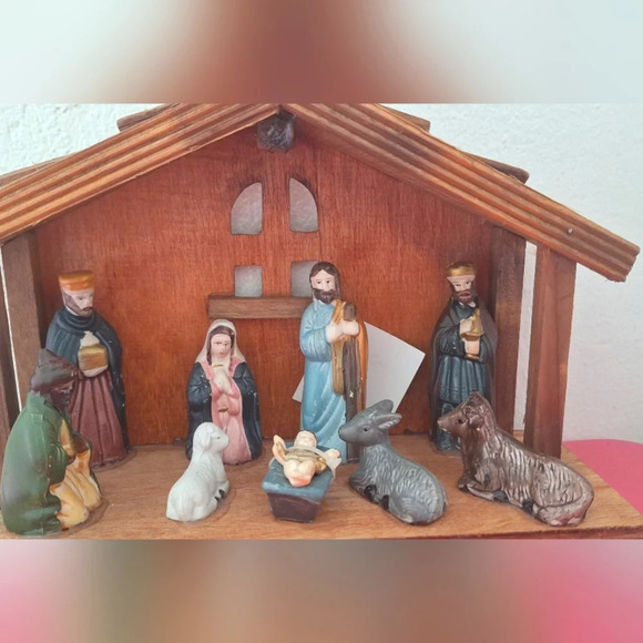 Nativity Set Manger Scene Creche Wood Stable Christmas Vintage 9 Resin Figures - Picture 5 of 8